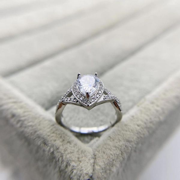 Cluster-Ringe, die S925-Sterlingsilber-Volldiamant-Meerblau-Wassertropfen-Ring-europäischen Modeschmuck-Damen-Engagement verkaufen