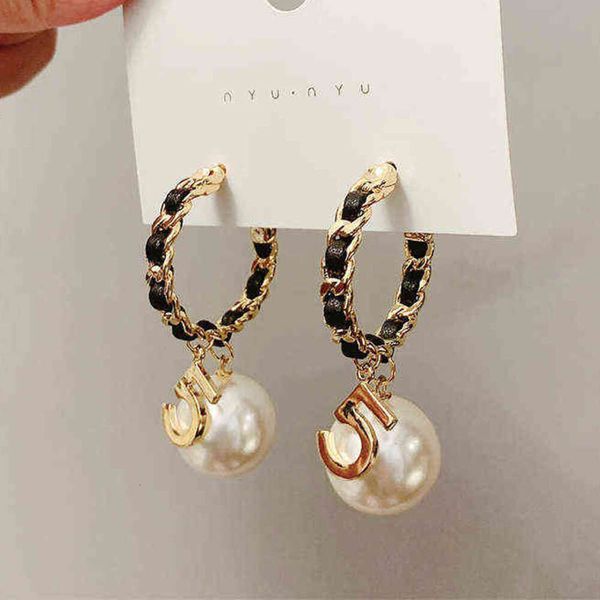 2024 Stud Branco Pérola Número 5 Brinco de Couro Corda Círculo Jóias Ear Studs para Mulheres Fishion Trendy Party Acessórios GiftNiche Design