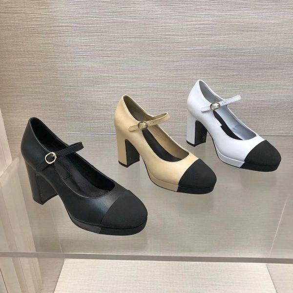 Mocassini firmati Ultima moda Pelle di lusso all-match piccole lucide Scarpe casual in pelle piatte Fibbia singola di lusso da donna di alta qualità nera