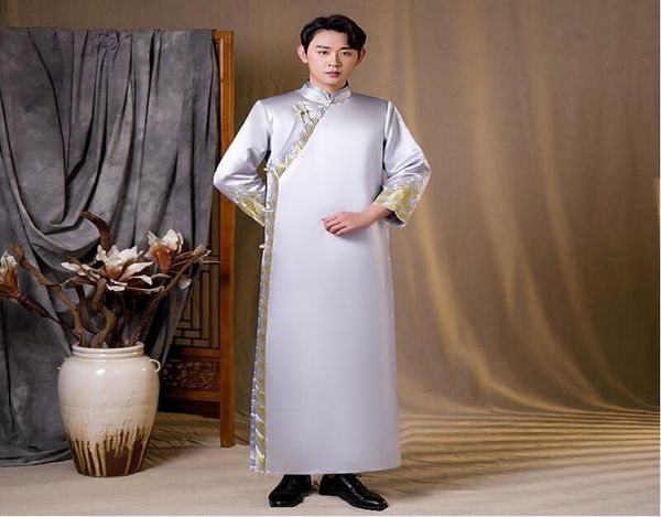 Neuankömmling männliches Cheongsam-Kostüm im chinesischen Stil, das Bräutigamkleid, Jacke, langes Kleid, traditionelle chinesische Hochzeit, Bühnenkleidung für Mann 7669176