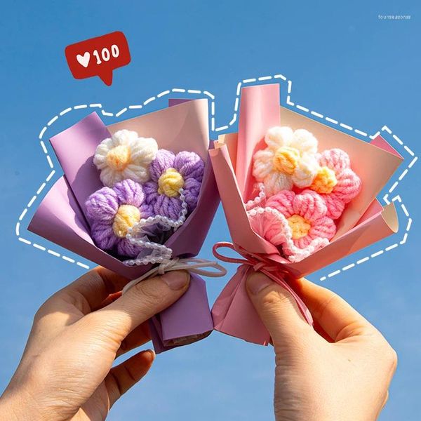 Fiori decorativi Bouquet di fiori per laurea Mini bouquet tessuti a maglia all'uncinetto Regalo per ospiti di nozze San Valentino