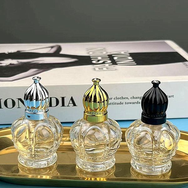 Bottiglia di profumo vintage Crown da 15 ml Bottiglia vuota di vetro per olio essenziale con rullo Dispenser di liquidi cosmetici Campione di rotolo su bottiglia