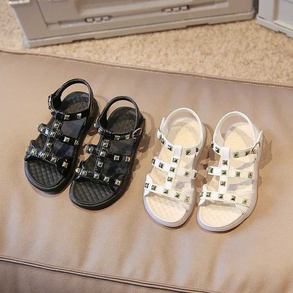 Sandalen Mädchen Sandalen Sommer Baby Weiche Atmungsaktive Schuhe Gladiator Prinzessin Knopf Dekorative Sandalen Kinder Plateausandalen H01122 J240228