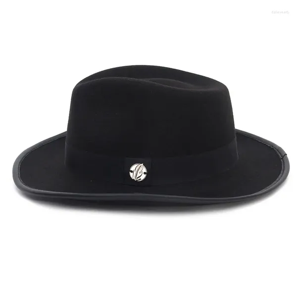 Berretti 2024 Cappello Fedora Panama Berretto nero con nastro Eleganti cappelli da uomo per uomo e donna Decorazione con logo in metallo