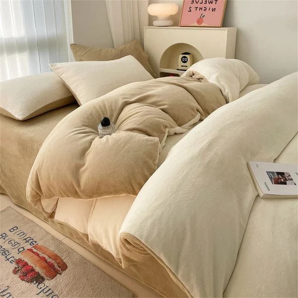 Set biancheria da letto in flanella spessa Copripiumino invernale in velluto corallo caldo Tessili per la casa Copripiumino singolo matrimoniale queen size 240226