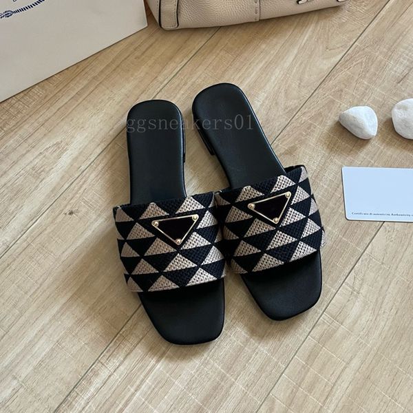 Tasarımcı Flats Slaytlar Kadın Terlik Üçgen Logo Lüks Platformu Mules Beach Sandalet Moda Yaz Ladies Flats Ana Sayfa Slayt Flip Flops