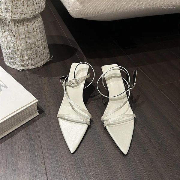 Sandálias Sandalias de Mujer Mulheres Bombas Salto Fino Apontou Toe Cross Buckle Open Ankle Strap Cetim Único Sapatos