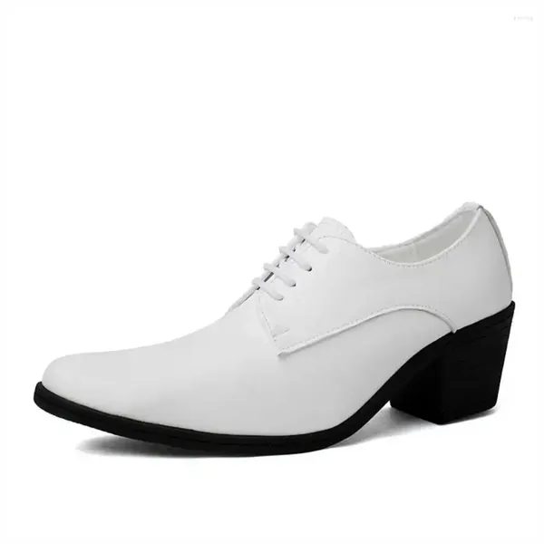 Abendschuhe, Hochzeit, elegante Herren, blaue Körbe, braune Kleider, Turnschuhe, Sport, trendige, flippige Saison, Jogging