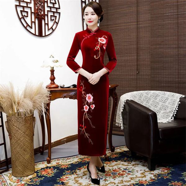 Roxo cheongsam tradicional ano chinês vestido pulseira manga feminina longo veludo qipao flor bordado 240220