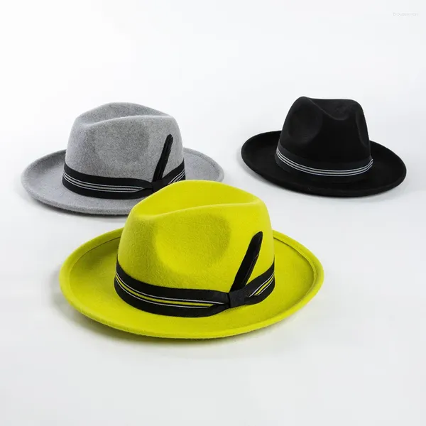 Berets 202409-HH2082C Ins Chic Inverno Lã Feltro Listrado Fita Pena Decoração Fedoras Cap Homens Mulheres Lazer Panamá Jazz Chapéu