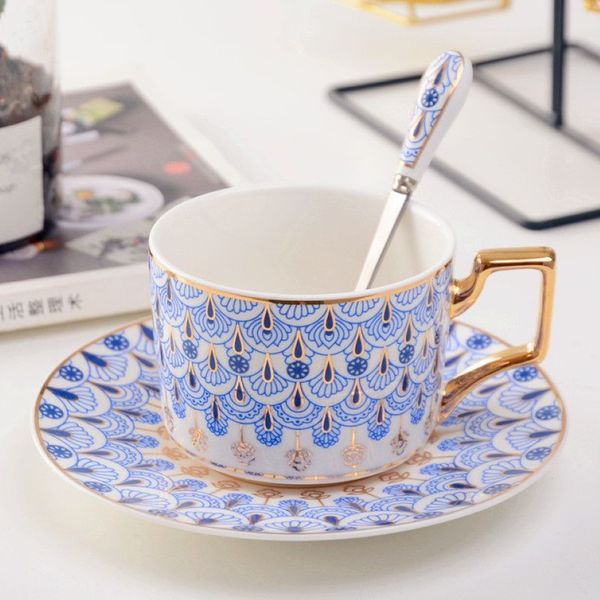 Klassische Bone China Kaffeetassen mit Untertassen Geschirr Kaffeetassen mit Löffel Set Nachmittagstee Set Home Kitchen303j