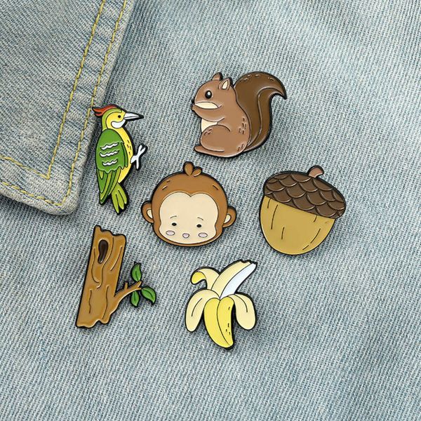 Criatividade de desenho animado, macaquinho fofo, pica-pau, mini broche em formato de banana, emblema de pintura assada