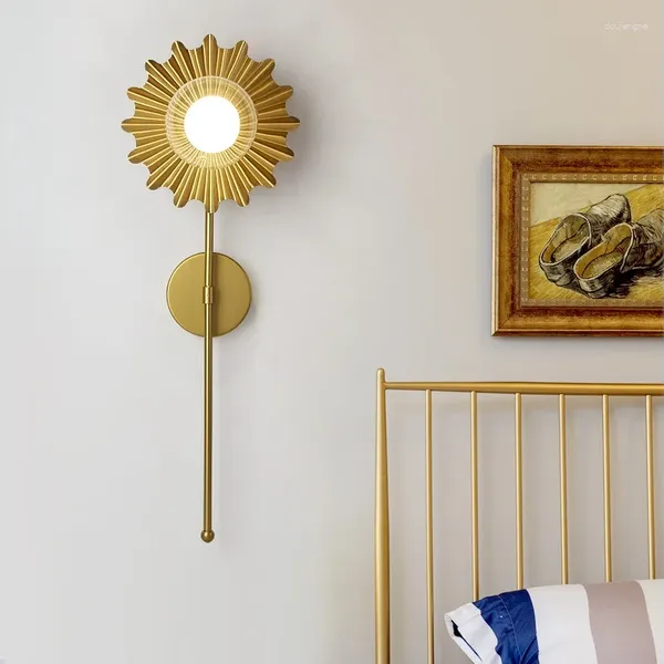 Lampada da parete Nordic Creativo Girasole Oro Soggiorno Sfondo Luce Decorativa per la casa Corridoio Scale Camera da letto Comodino