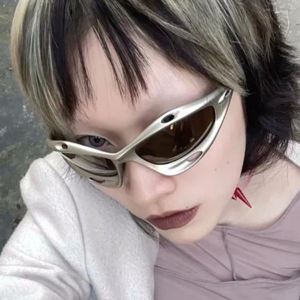 Occhiali da sole 2024 Cyberpunk Cat Eye UV400 Steampunk Butterfly Occhiali Cool Donna Uomo Future Hip Hop Modern Sun Glasses Eyewear
