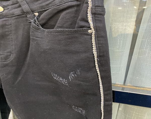 Arrivo 2022ss Jeans da uomo Moda Striscia di alta qualità Comodo da uomo Casual Slimleg Pantaloni con toppa al ginocchio Moto Biker Boy Pan7435708