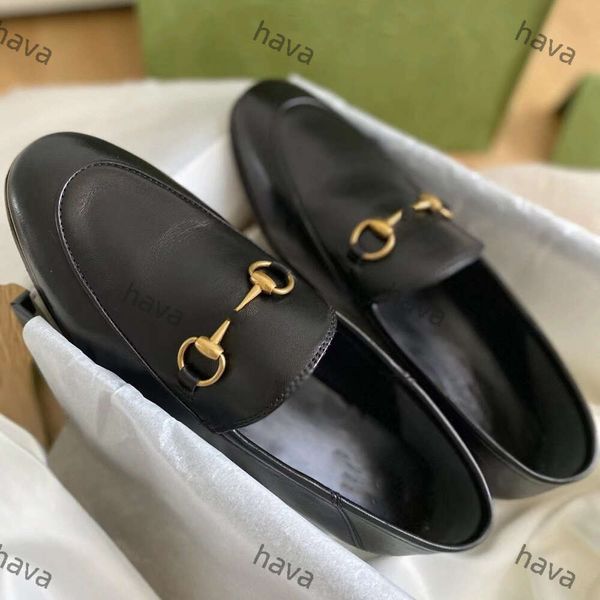 Scarpe eleganti Uomo Mocassini donna 100% Vera pelle Calzature pieghevoli Scarpe uomo Donna Taglia 34-41 Mocassini uomo punta tonda in metallo stampato Ciabatte designer di lusso con morsetto