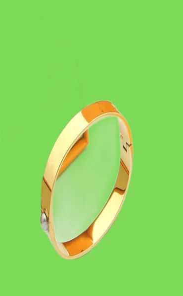 Fashion Style Titanium Steel Ring Bangle Man Women Bracelet Rings Set Iniciais gravados Flor Flor Dribte Nanograma Bangles de manguito 5172374