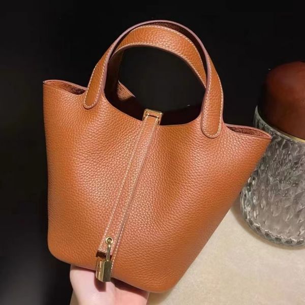 Bolsa de moda de alta qualidade sacos de designer bolsa de couro togo padrão de lichia simples macio aberto sacos de mão sacos para mulheres fivela de ouro fivela de prata 18cm 22cm saco marrom