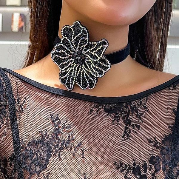 Anhänger Halsketten 2023 Luxus Iced Out Strass Blume Choker Für Frauen Trendy Kurze Halskette Breite Seil Hals Kette Y2k Schmuck kragen