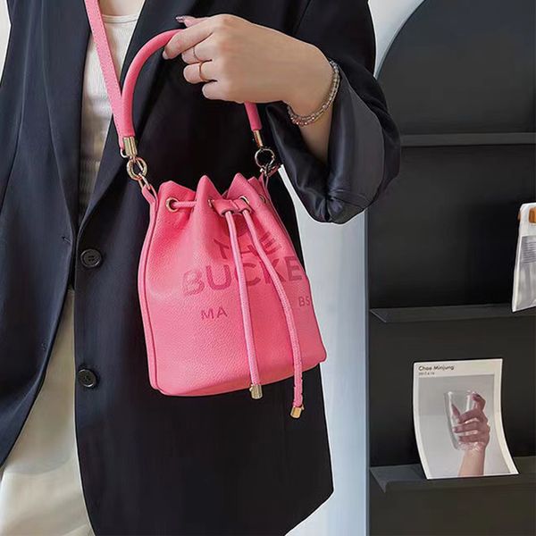 Дизайнерская ковша сумки сумки для сумочки роскошные сумочки MNI Женские кожаные перекрестные валики на плечах шнур