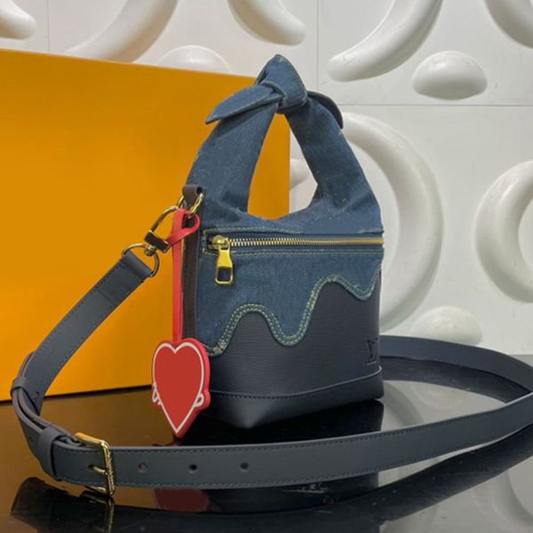 Borsa a secchiello in denim Borsa tote con manico a nodo Borse a tracolla da donna Borse a tracolla Borsa Borsa a specchio di qualità superiore Borsa a mano in pelle di vacchetta Etichetta a forma di cuore Hardware dorato