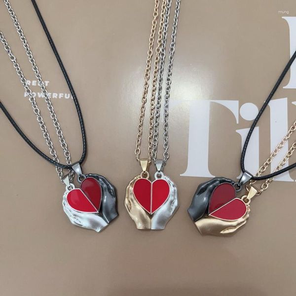 Anhänger Halsketten 2 Teile/satz Rote Liebe Herz In Händen Gehalten Halskette Für Frauen Männer Mode Magnetische Paar Liebhaber Schmuck Geschenke