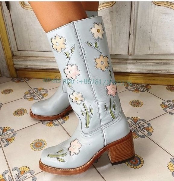 Botas design floral bonito cowboy meados de bezerro botas senhora dedo do pé redondo couro robusto botas de salto alto moda feminina sapatos de impressão 230831