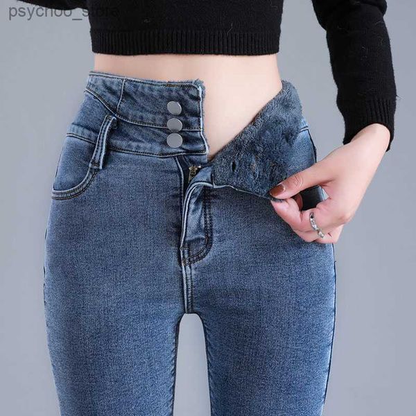Женские джинсы Женщины Термические джинсы Зимние снежные плюшевые плюшевые растягивающие джинсы с высокой талией. Скинни сгущенные джинсовые джинсы ретро синие брюки мама сексуальные брюки Q230901