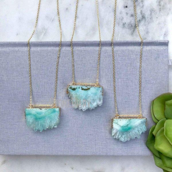 Kolye Kolye NM36624 Doğal Aqua Druzy Kristal Kümesi Ücretsiz Form Dilim Altın Kaplama Zincir Kolye Minimal Minimalist Takım