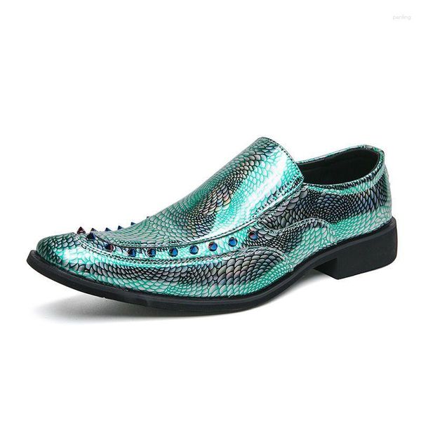 Scarpe eleganti da uomo in pelle formale a punta, versione europea lucida e brillante, sottile in verde, parrucchiere di tendenza incantatrice