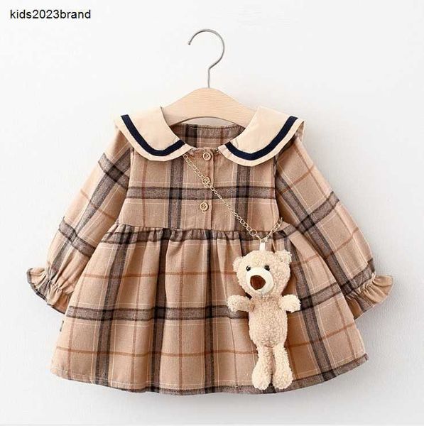 Designer -Mädchen Kleid süße Baby Prinzessin Kleid Herbst Langarm karierte Kinder Kleider mit kleinen Bärenkindern Freizeitröcke