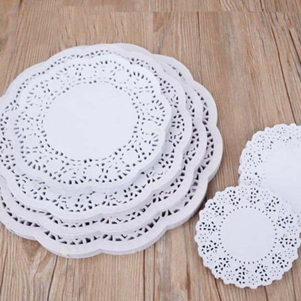 150pcs weißes Spitzenpapier DOILIES SCAMATS DIY Box Wrap Paper Crafts für Hochzeitsfeiern Gefällt mir Tischdekorationsmatte