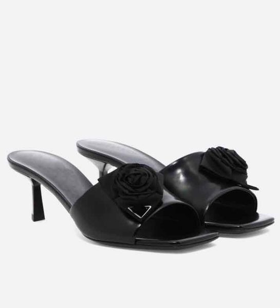 2024s Sandali LADY in pelle spazzolata ciabatte Scarpe da donna Bianco Nero Donna Fiore rosa Tacco verniciato Lettering in metallo Logo Slip On Pantofole da donna Walking EU35-43