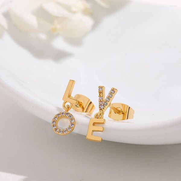 Orecchini pendenti Corea Trendy Love Letter Cubic Zirconia Goccia per le donne Moda color oro Alfabeto inglese appeso 2023