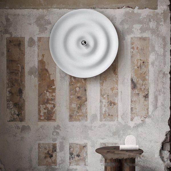 Lampada da parete Nodic Filo bianco Sfondo Moda Personalizzata Ristorante Caffetteria Luce rotonda Decorazioni per la casa in ferro Sconce