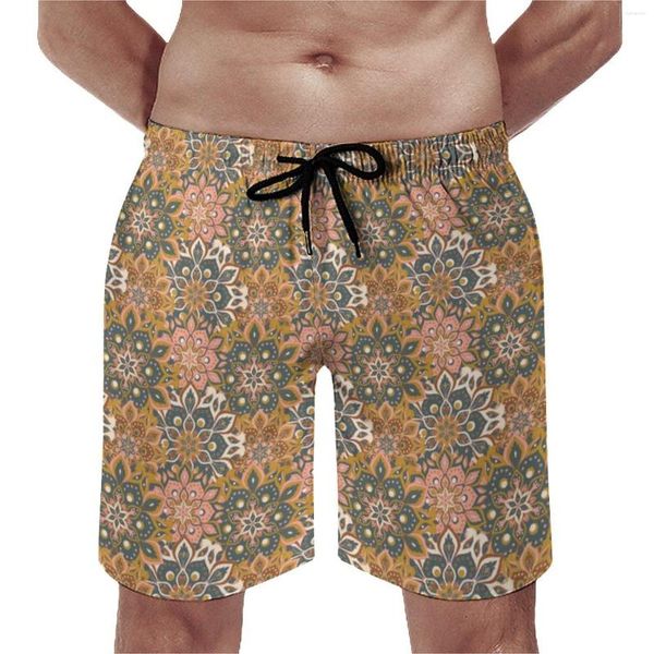 Pantaloncini da uomo con mandala floreale, stampa geometrica ornata vintage, pantaloni corti da surf da corsa, costume da bagno da uomo dal design ad asciugatura rapida