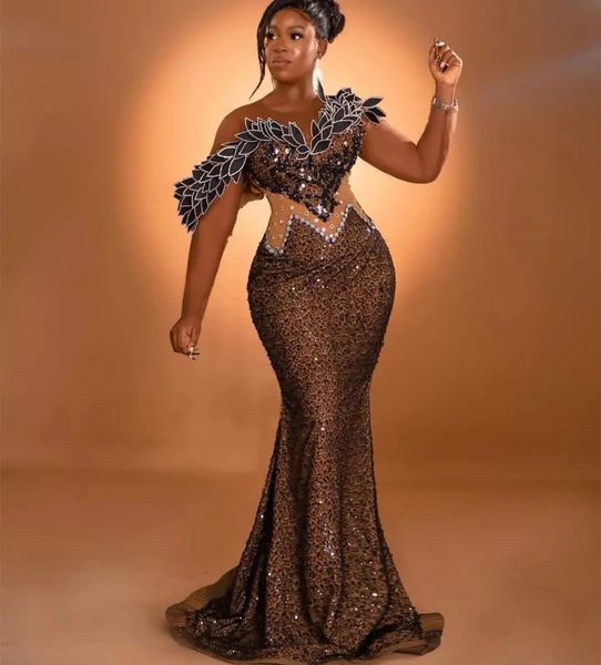 ASO EBI 2023 Arabische Meerjungfrau Brown Prom Kleid Perlen Kristalle Sexy Abend formelle Party Zweiter Empfangsgeburtstag Verlobungskleider Kleider Robe de Soiree ZJ239 Es