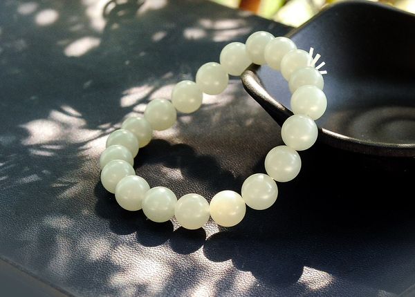 Os amantes da pulseira Natural Hetian jade Xinjiang podem ser usados por homens e mulheres.