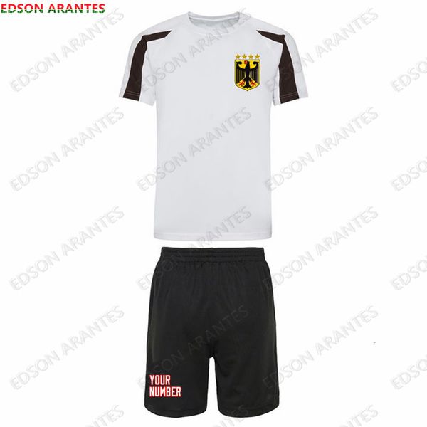 Outros artigos esportivos Retro Alemanha Mens Tracksuit Define Nome Personalizado No.Deutsche Soccer Fan Verão Sportswear T-shirtShorts 2 Pcs Terno para Crianças Adultas 230904