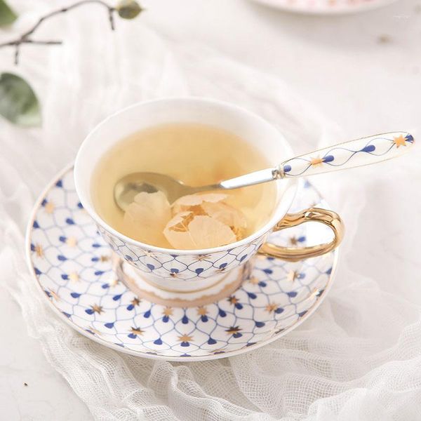 Tassen Nordic Licht Luxus Gold Knochen China Kaffee Tasse Nachmittag Tee-Set Keramik Blume Mit Löffel Hause Dekoration Zubehör