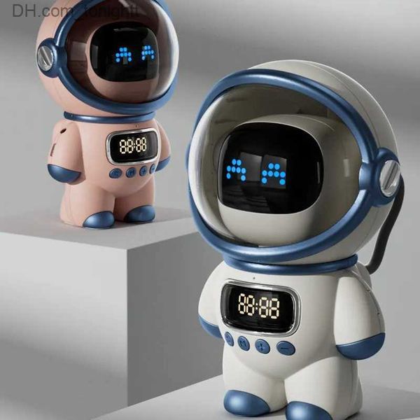 Портативные колонки Интеллектуальный космонавт Bluetooth-динамик Творческий цифровой умный будильник FM-радио Электронный спальный ночник Настольные часы Q230904