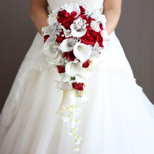 Bouquet da sposa con perle artificiali e cristalli Avorio Sposa Spilla fatta a mano Bouquet Noiva Bouquet da sposa a cascata rosso Cascata312g