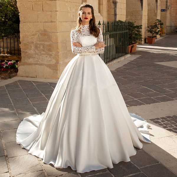 Semplice collo alto A Line Abiti da sposa maniche lunghe in pizzo Corte dei treni Avorio Abiti da sposa in raso Vestido De Noiva Modesto 2023 Custom Vintage Robe De Mariee