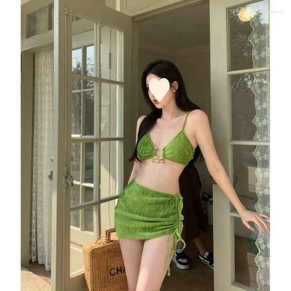 Vestidos de trabalho evaqueen verde sexy picante menina conjunto feminino primavera 2023 fivela de metal cinta tanque superior cordão meia saia duas peças