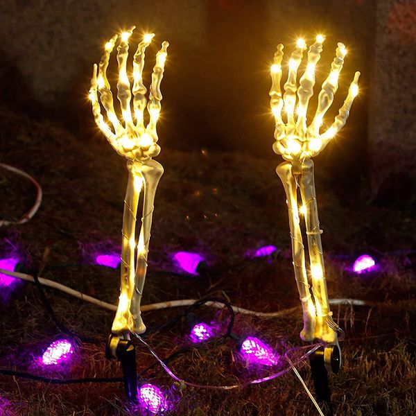 Altri articoli per feste per eventi 2 pezzi Mano scheletrica Luce solare Lampada da esterno illuminata per braccio scheletrico Mani teschio incandescente solare Decorazioni per Halloween Lampada da giardino da giardino 230904