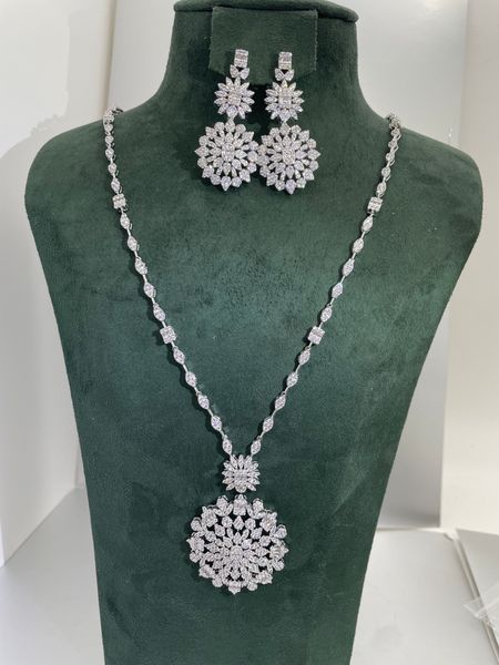 Braccialetti con ciondoli vendita indina 2 pezzi Set di gioielli da sposa Set di gioielli di moda Dubai per le donne Accessori per feste di nozze Design 230901