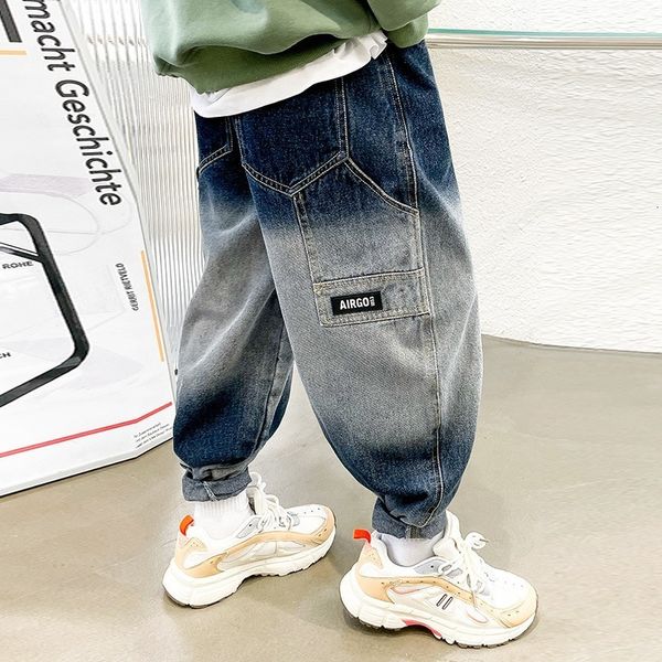 Jeans primavera/outono crianças jeans crianças calças meninos jeans casual alfabeto calças infantis adequadas para 4 6 8 10 14 16 anos de idade 230904