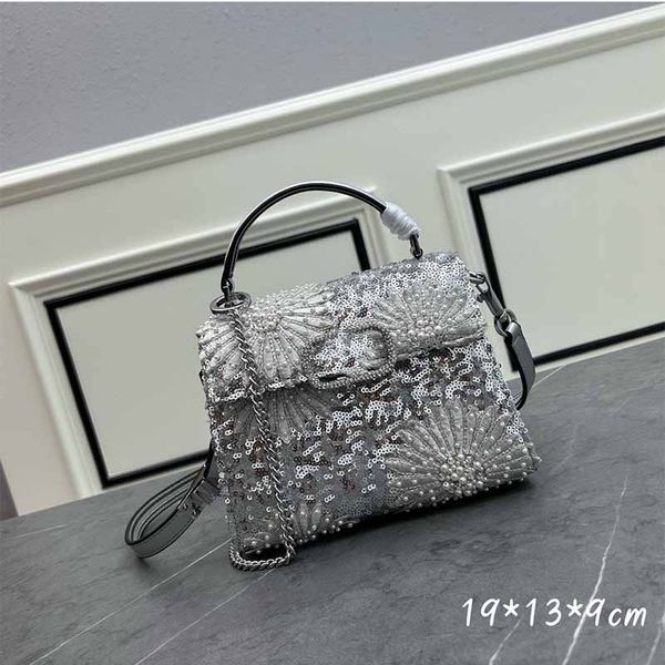 Tasarımcı Tote Çanta 3D İşlemeli Mini Çanta Moda El Yapımı İmitasyon Kristal Omuz Crossbody Çantalar Boncuk Sequin Tasarım Çanta Metal Logo Debriyaj Çantası