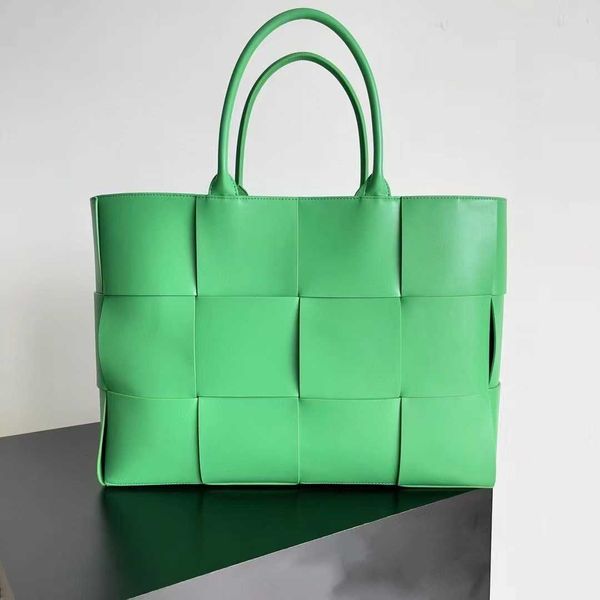 Трендовая сумка Bottga Vene Плетеная кожаная сумка-тоут Большая сумка-тоут на двенадцать плеч для мужчин и женщин X
