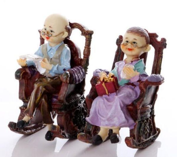 Bambole Vecchie Coppie Figurine Stutu Regali d'amore per mamma, nonna e nonno Resina Decorazioni per la casa Accessori Souvenir Anniversario ZL262 230904